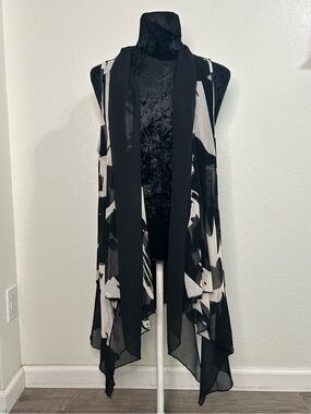 High Secret Black White Abstract Mesh Open Front Vest Size Medium
